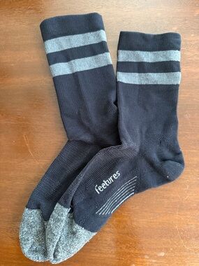 Feetures Unisex Large Black Mini Crew Running Socks
